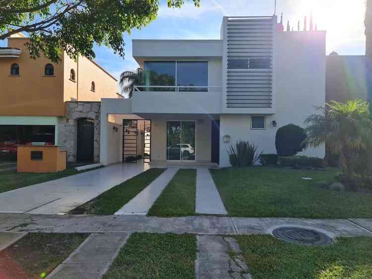 casa en venta paseo san atilio valle real zapopan jalisco pOIHJCf